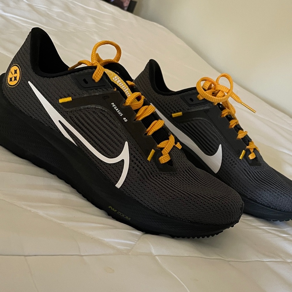 Nike Pegasus 40 Pittsburgh Steelers Running Shoe - Like New Size 7.5